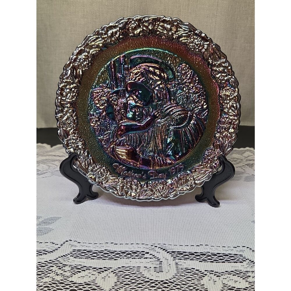 79 Madonna Of The Rose Hedge No Box‎ Mother's Day Plate-Carnival Glass by Fenton